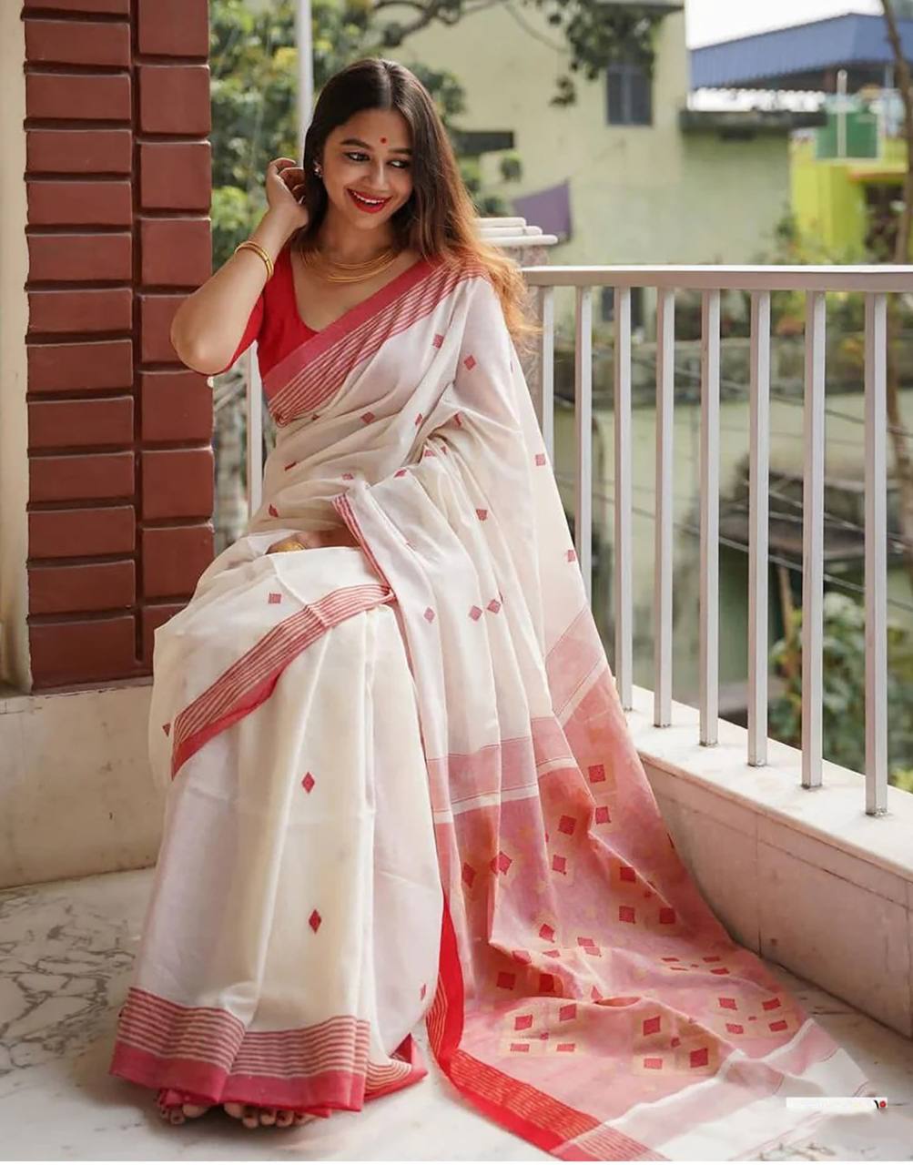 “Pure Cotton Handloom Saree in White and Red with Traditional Woven Motifs”