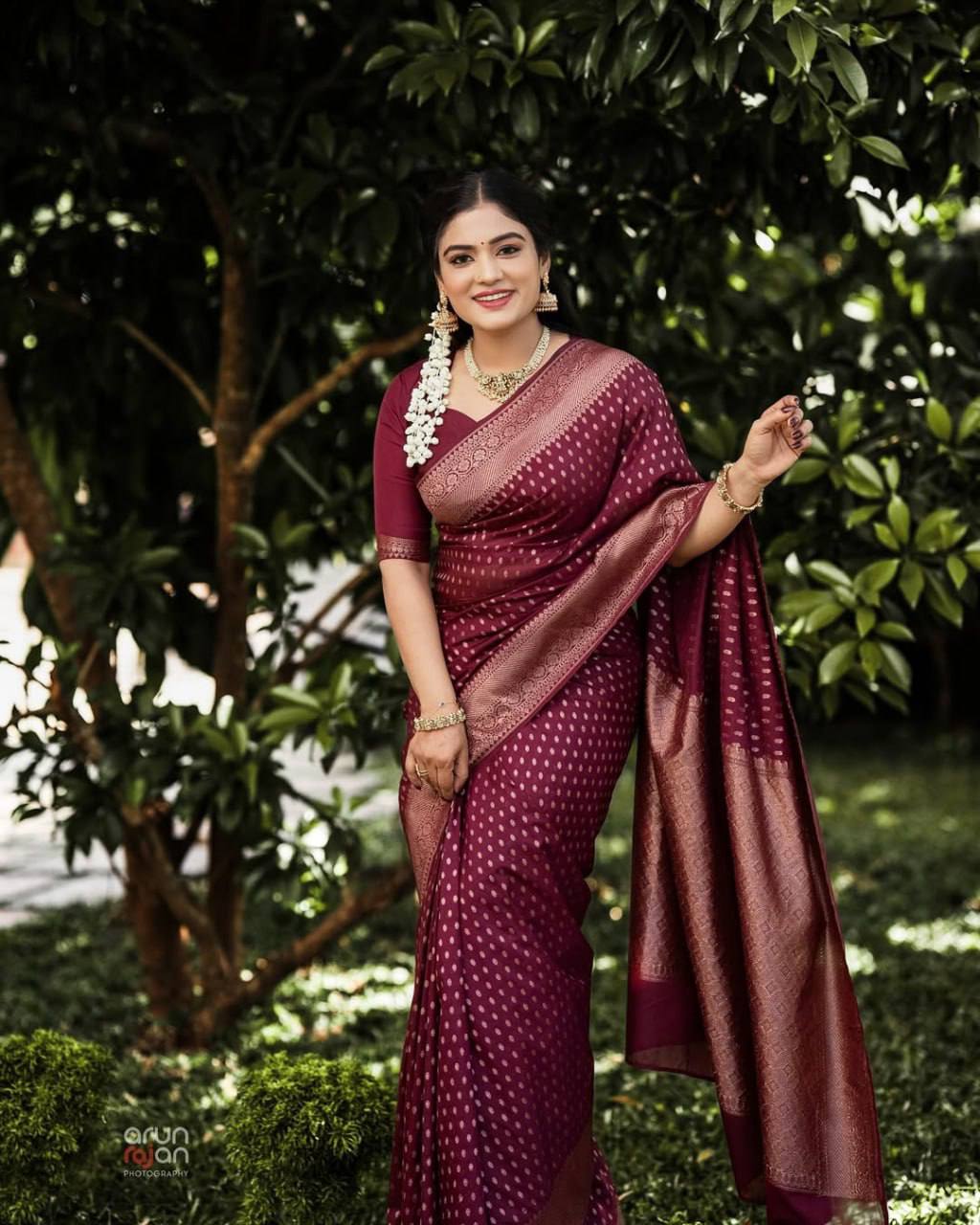 “Elegance Redefined in a Classic Maroon Saree Woven with Traditional Craftsmanship”