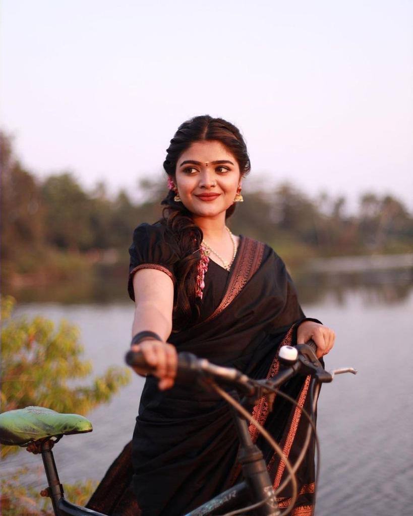 Elegant Black Soft Silk Saree with Rich Copper Zari Border, Traditional Weaving Design, Festive Wear Drape with Matching Blouse Piece